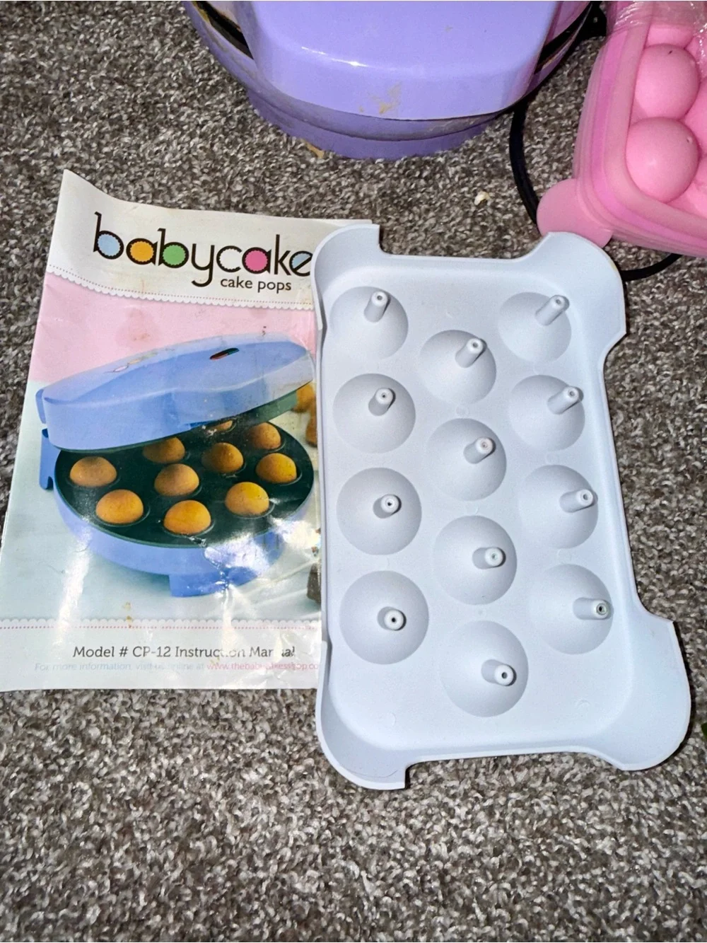 Baby Cakes Cake Pops maker & silicone molds